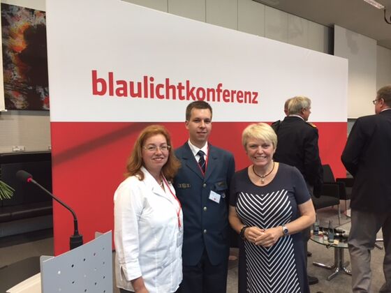 Blaulichtkonferenz – v. l. n. r.: Christina Jost-Mallrich, Lukas Kalnik, Doris Barnett.