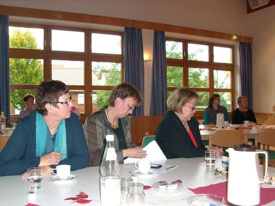 die Referentinnen Astrid Klug (Mitte), Katrin Kirchner (links) und Hannelore Klamm