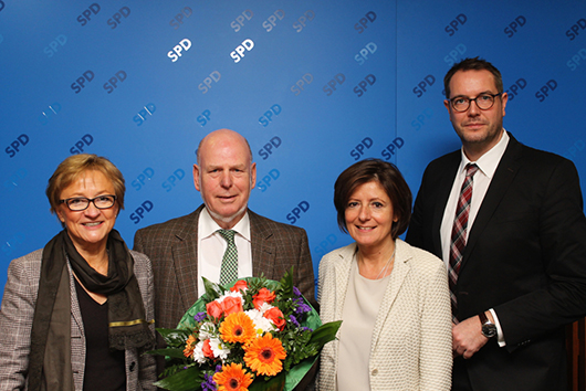 Carsten Pörksen (2. v. l.) nach seiner Wahl. Foto: SPD-Fraktion, Hubertus Glandorf.